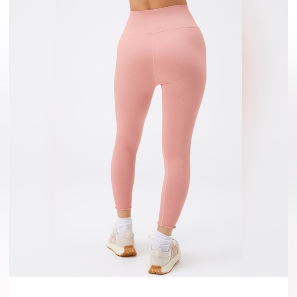 NEW Spiritual Gangster “Love Sculpt” 7/8
Ribbed and scalloped Leggings in Rose - Picture 2 of 10